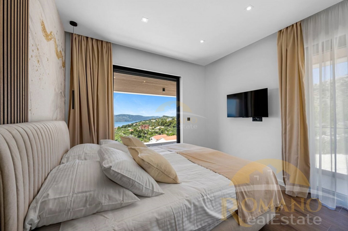 Moderna dvojna vila z infinity bazenom in panoramskim razgledom – Seget Gornji